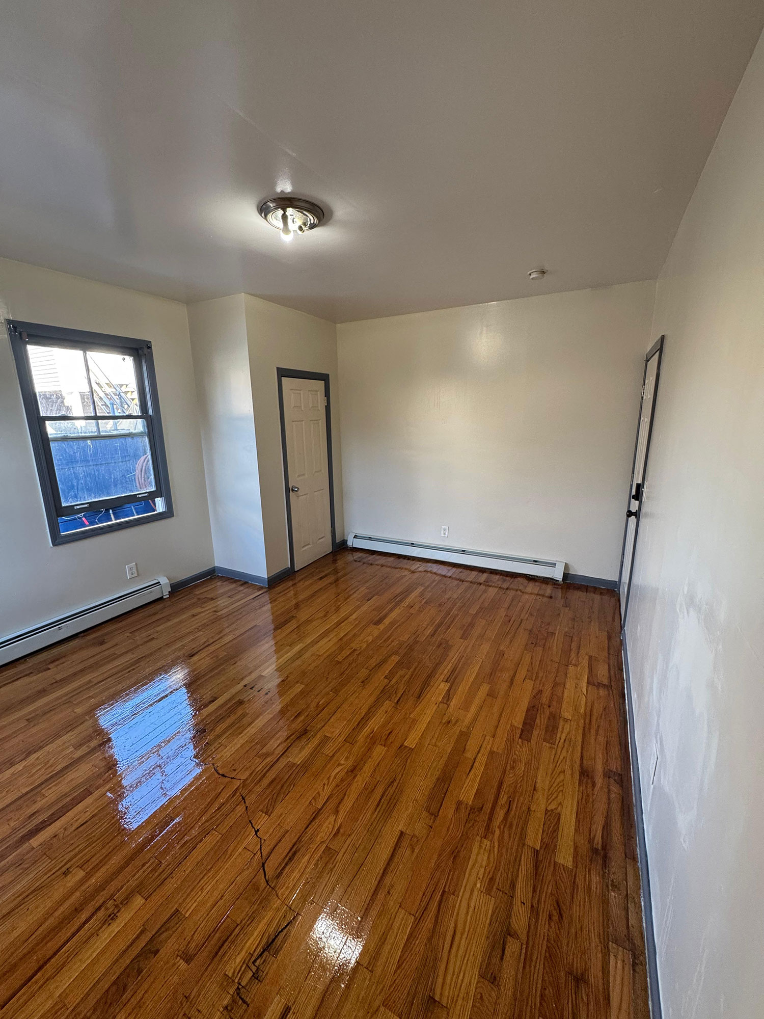 Deluxe private room for rent in Bridgeport CT with utilities included