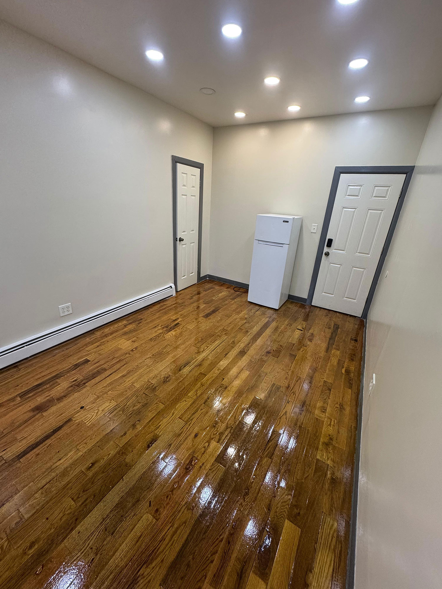 Standard room for rent in Bridgeport CT with utilities included